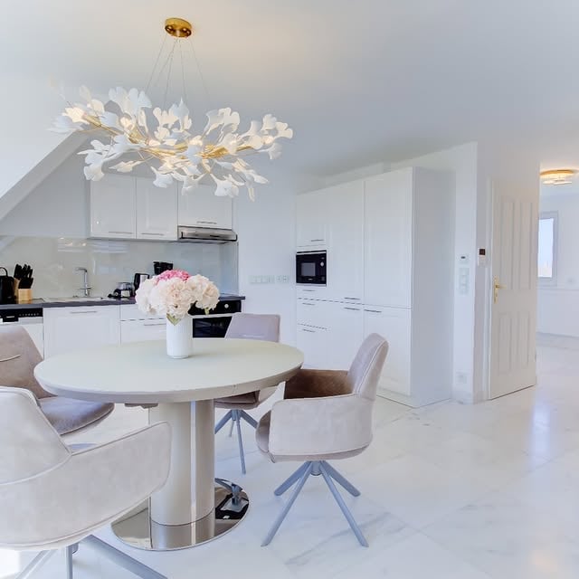 Afyon Beyaz Arcobaleno Mermeri ile Mekanlarınıza Zarafet Katın