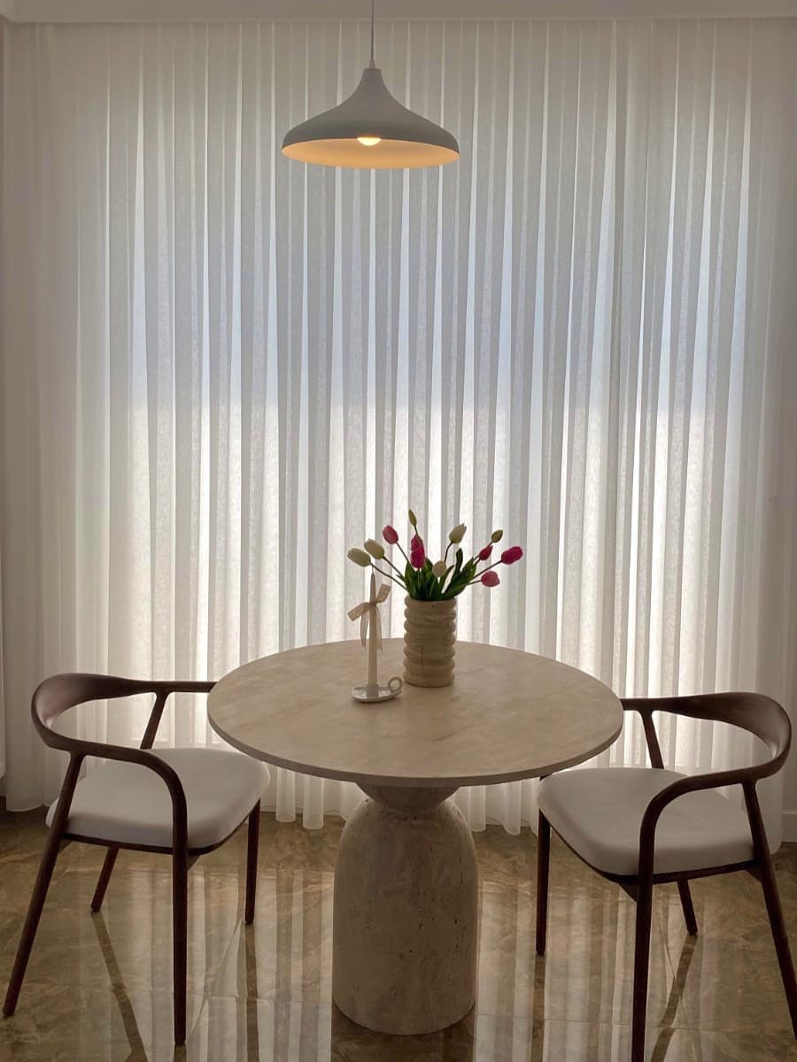 El İşçiliğiyle Üretilen Traverten Masa ve Şiparişler Evlere Değer Katıyor